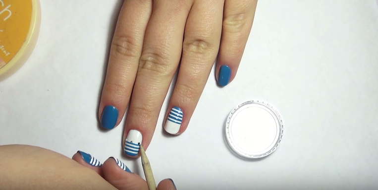 striped nail decore