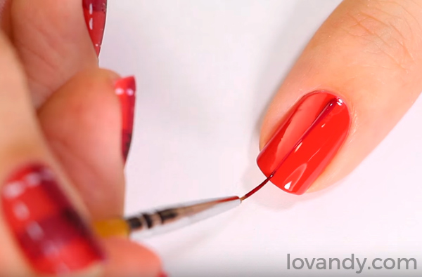 make the basis of red plaid nails